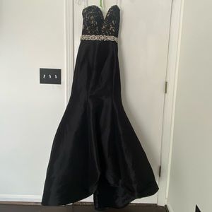 Beautiful mermaid lace on top satin on bottom dress. Designed by Jovani.